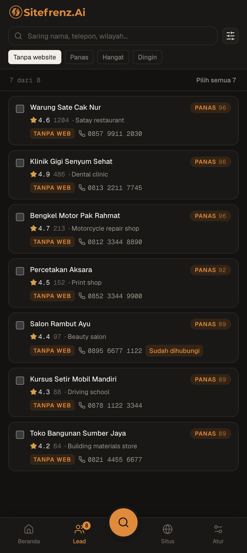 Panel SiteFrenz di Chrome menampilkan daftar usaha yang belum punya website, lengkap dengan skor dan nomor telepon