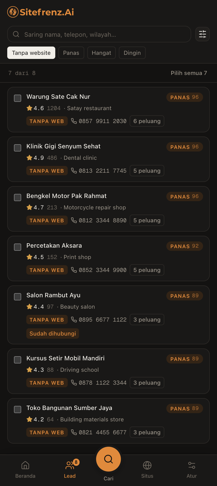 Daftar lead SiteFrenz dengan skor dan nomor telepon di tiap baris